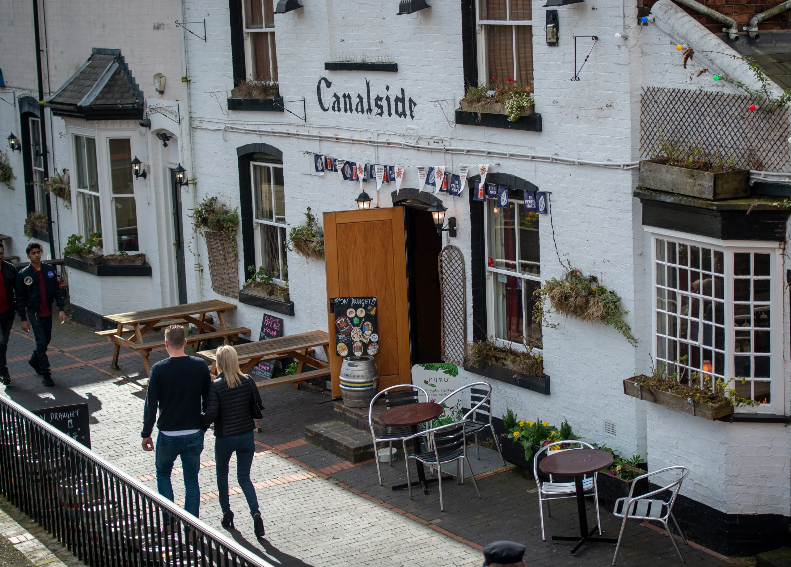 Best Canal-Side Restaurants