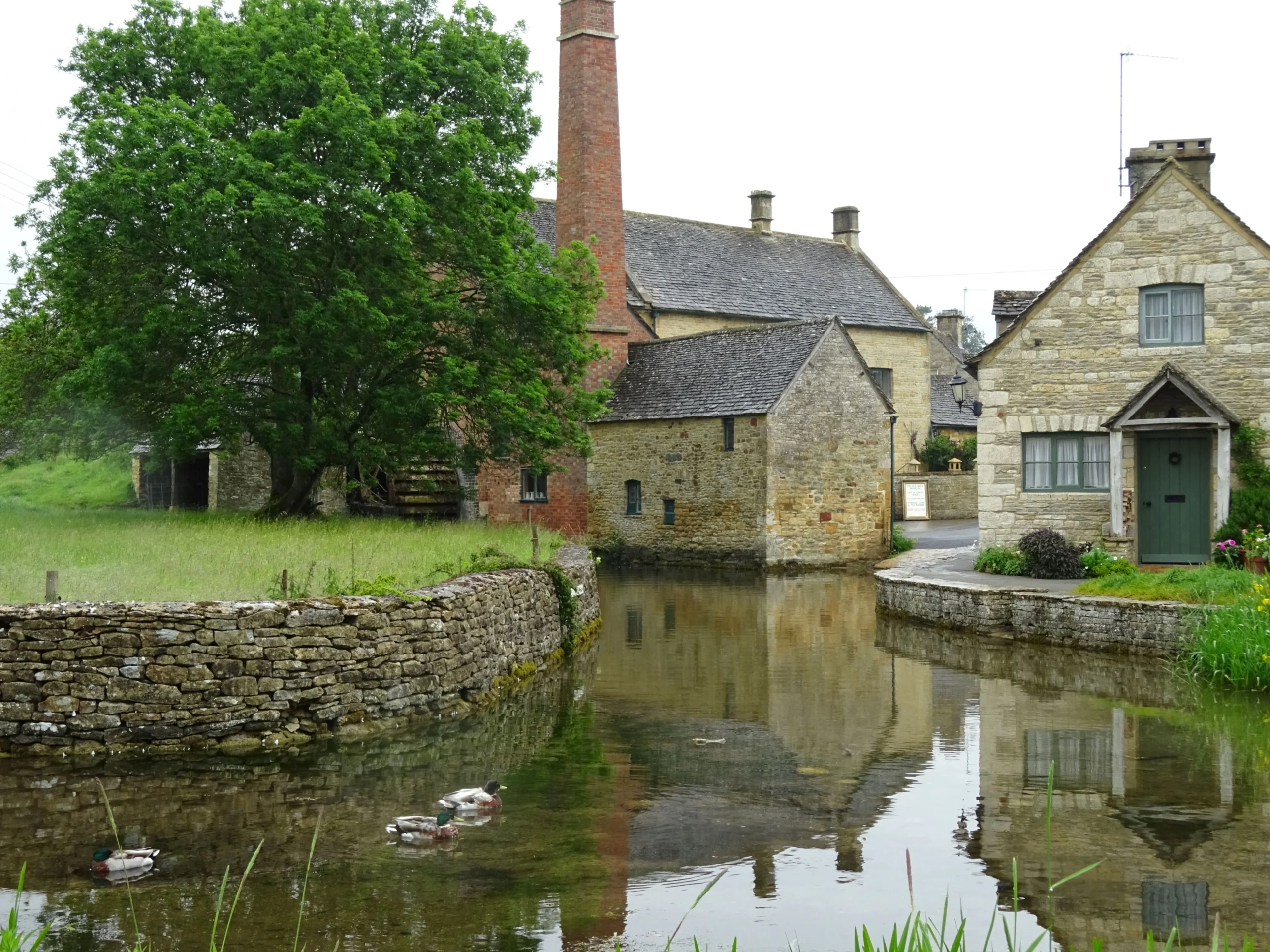 bourton-on-the-water, gloucestershire